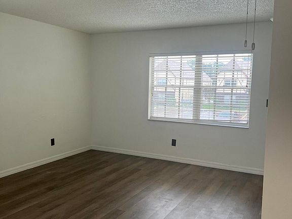 3rd image of 3111 Sir Hamilton Cir #12