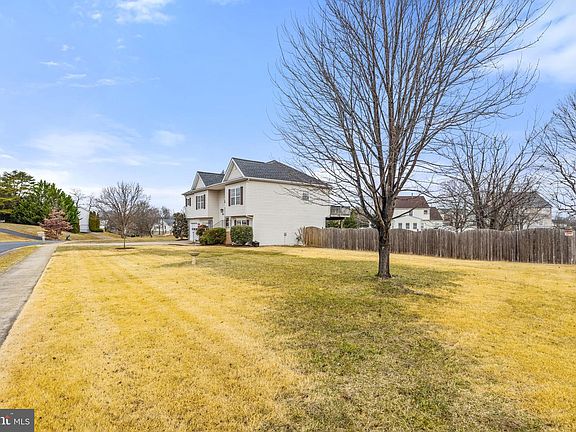 4th image of 207 Trefoil Ct