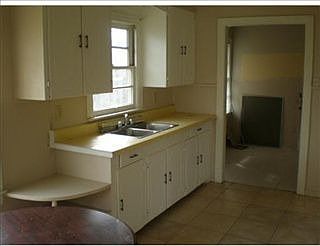 4th image of 422 Albert St