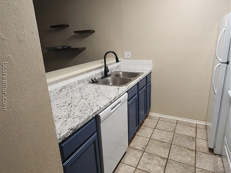 1901 Holleman Dr W #201 — Photo 10
