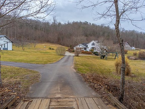 2nd image of 2206 Mountain Grove Rd