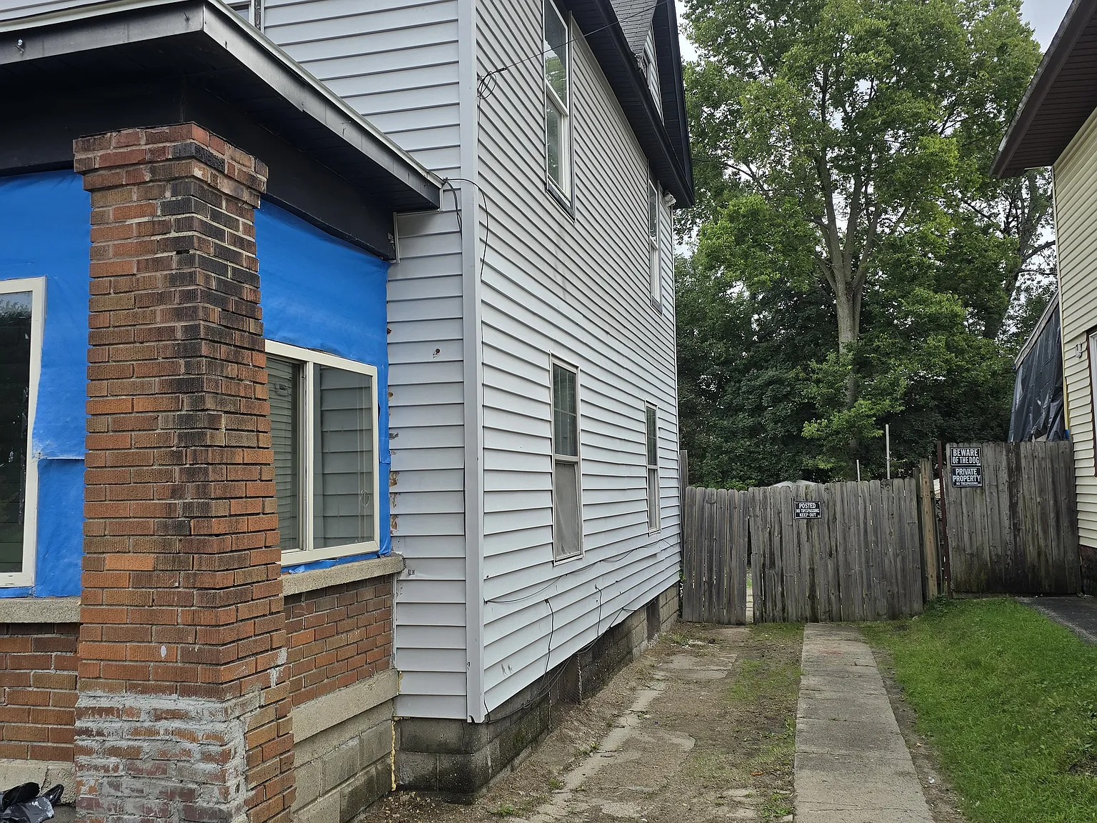 4 bed, 1.5 bath, 1616 sqft, $2,200 — Photo 2