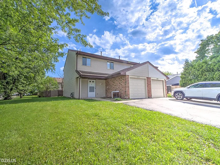 1405 Merrimac Ln N — Photo 37