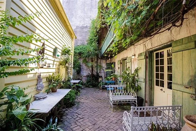 1111 Bourbon St #REAR — Photo 15