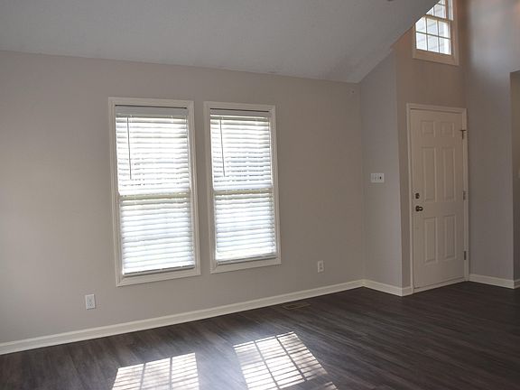 3rd image of 105 Martins Point Pl