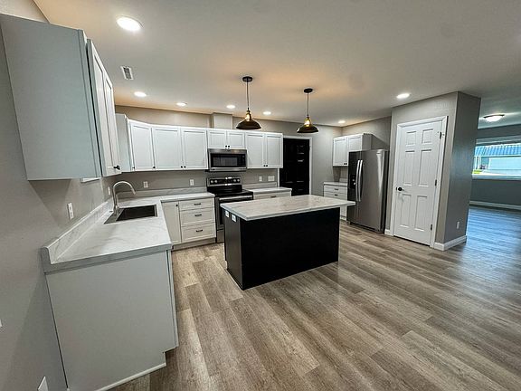 5th image of 102 Circle Dr