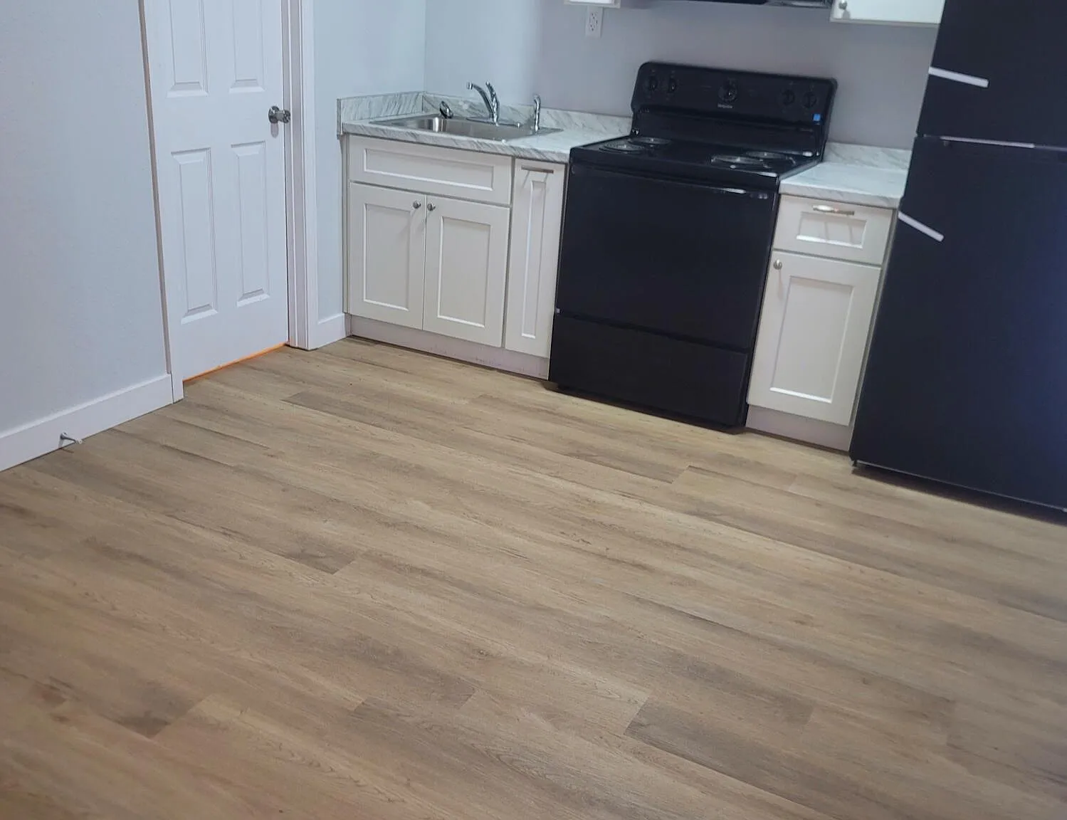 2 bed, 1.0 bath, 11129 sqft, $900 — Photo 2