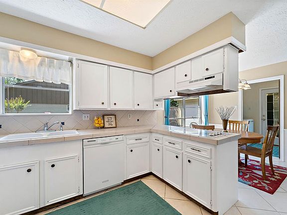 3rd image of 3206 Meadowcreek Dr