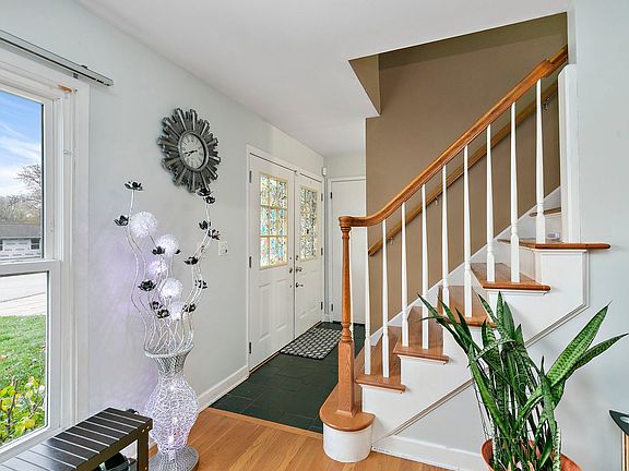 2nd image of 14 Woodridge Ln