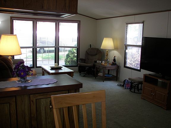 4th image of 13 Aurora Dr #13