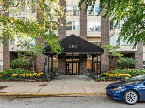 525 W Hawthorne Pl APT 2606, Chicago, IL 60657
