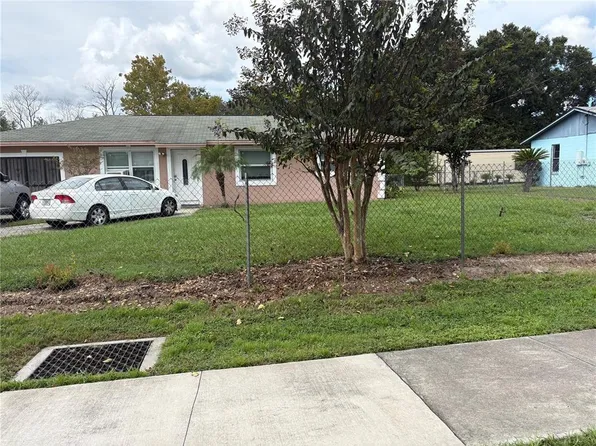 3808 Mohawk Dr, Mount Dora, FL 32757