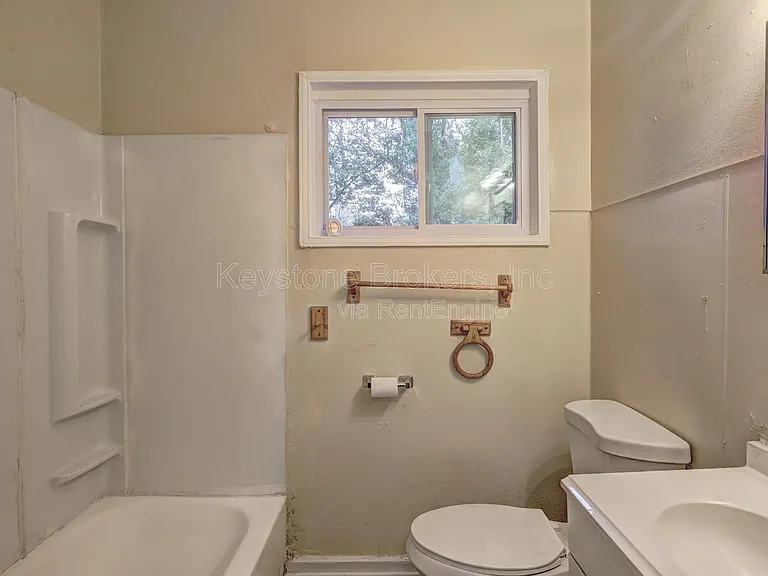 2477 Thrasher Ave — Photo 9