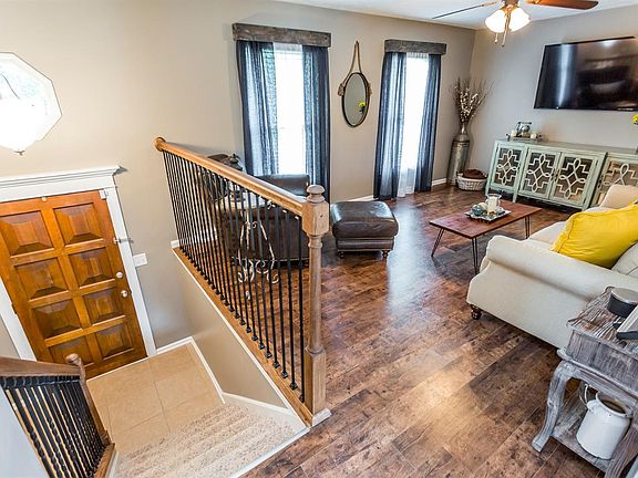 3rd image of 3329 Otter Creek Dr