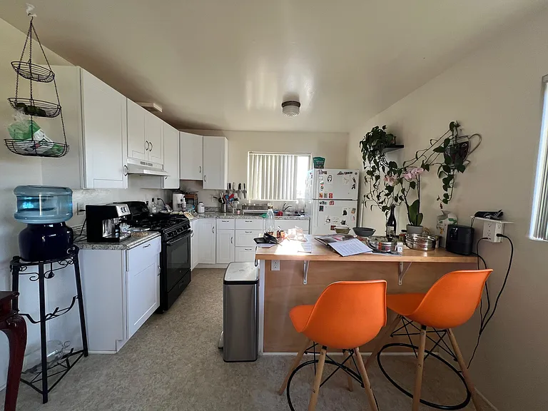 Clairemont Dr — Photo 12