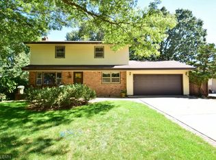 7729 Knollwood Dr, Mounds View, MN 55112