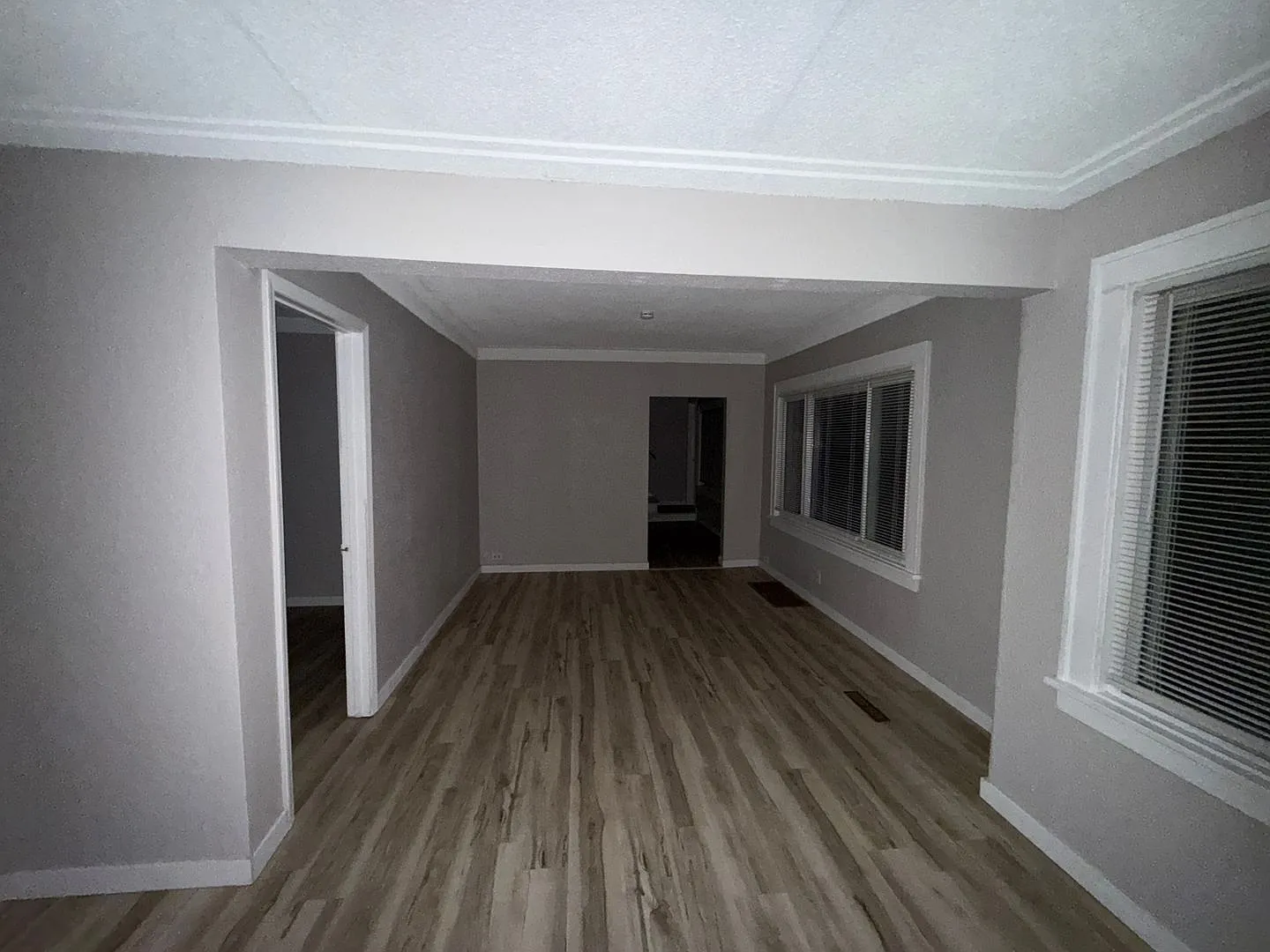 Spacious 3 Bedroom 1 Bath house in Crystal! — Photo 2