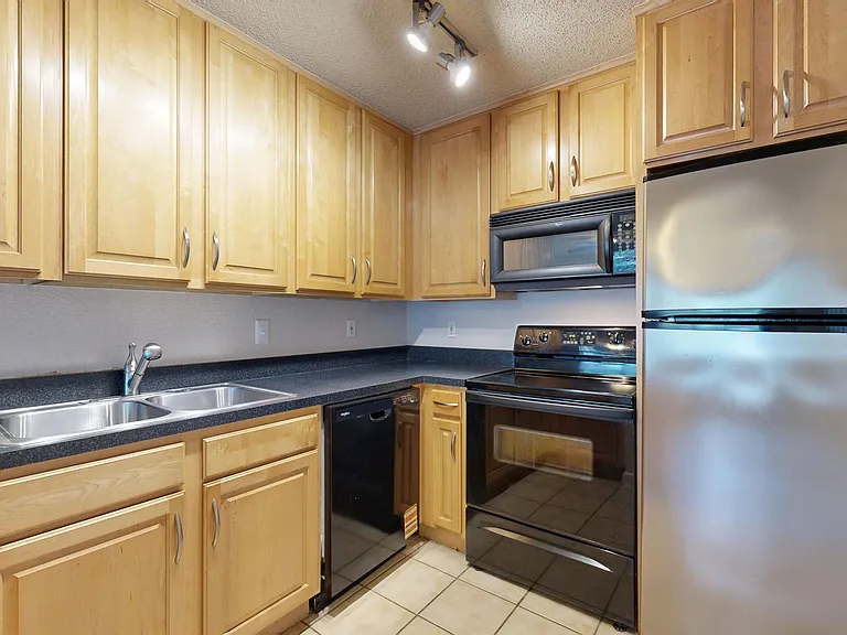 Altamira Place Apartment Homes — Photo 40