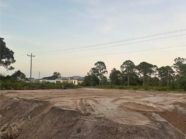 946 Columbus Blvd S, Lehigh Acres, FL 33974