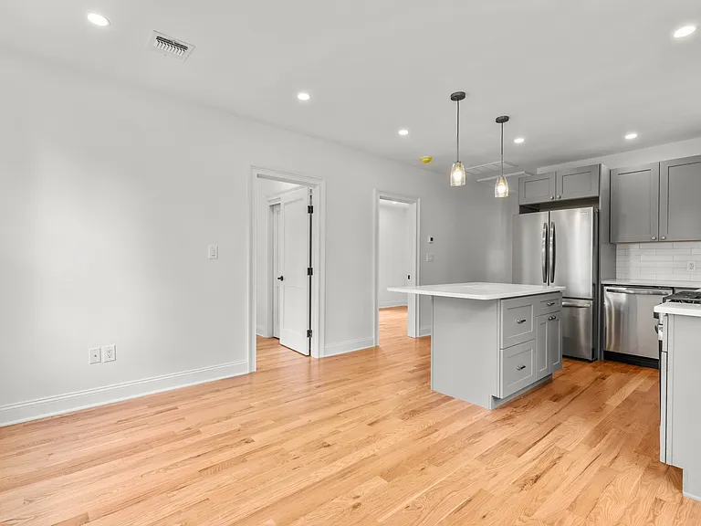 43 Franklin Ave #2 — Photo 3