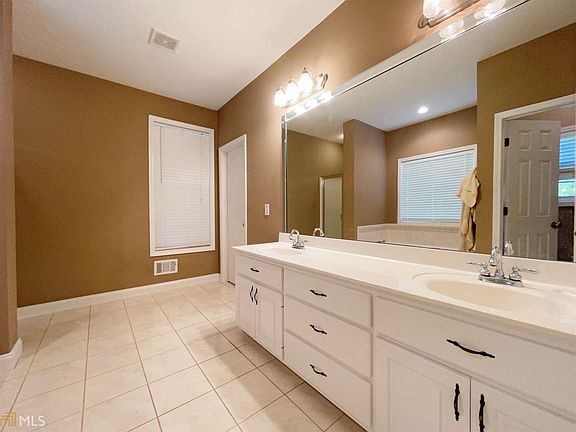 5th image of 1445 Hodges Cir