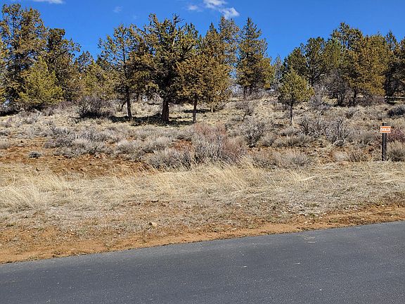 3rd image of 863 Beattys Butte Dr