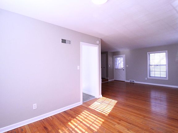 4th image of 1235 W 75th St