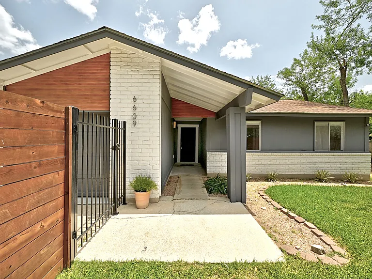6609 Branchwood Dr — Photo 2