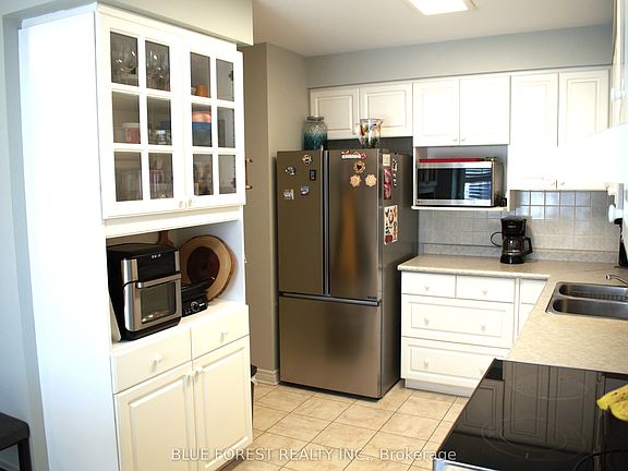 5th image of 410 Ambleside Dr #3