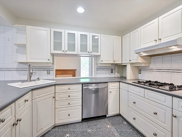 32 Marilyn Cres #MAIN — Photo 15