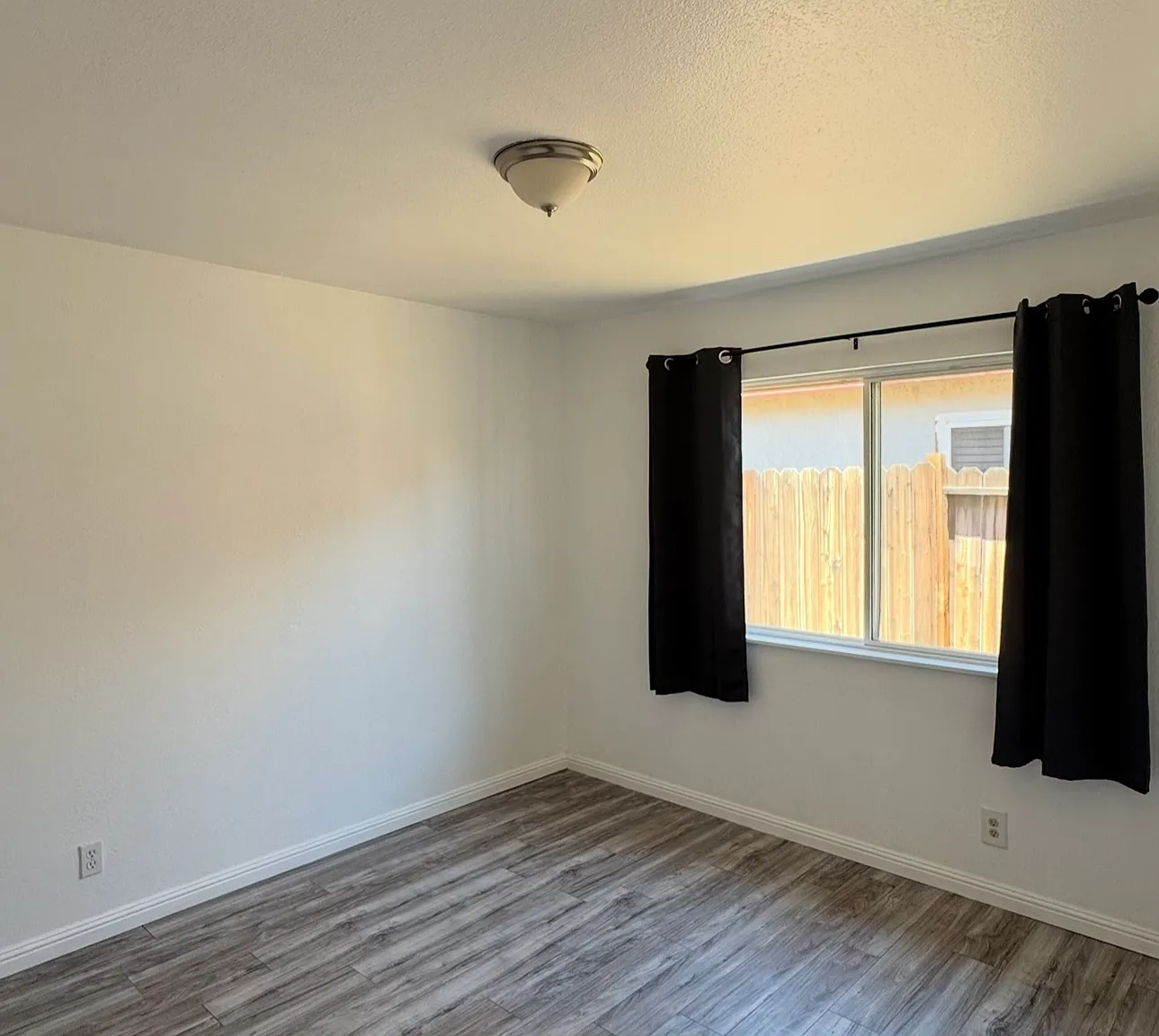 4 bed, 2022 sqft, $845 — Photo 1