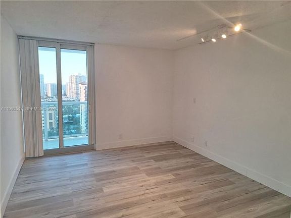 4th image of 100 Bayview Dr APT 2028