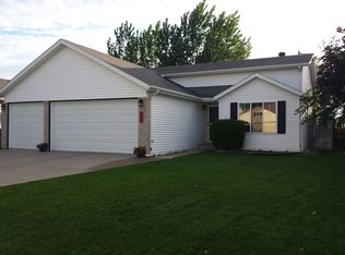 755 49th St S, Fargo, ND 58103