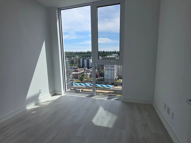 75 James St S #1710 — Photo 11