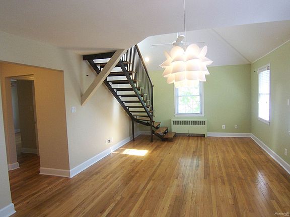 HARDWOOD ON MAIN LEVEL