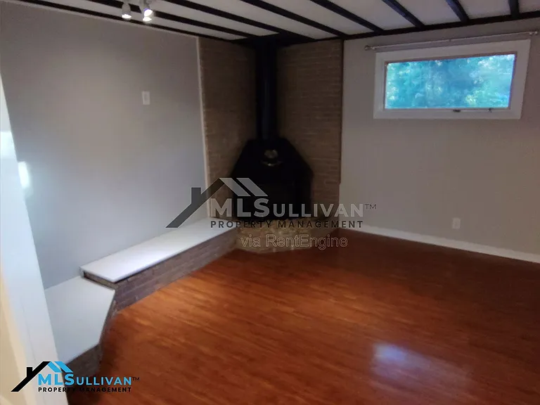 1521 Euclid Rd — Photo 5