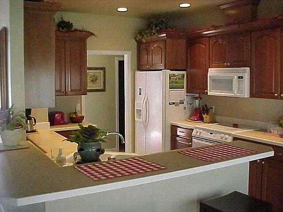 2nd image of 512 SE Mockingbird Dr
