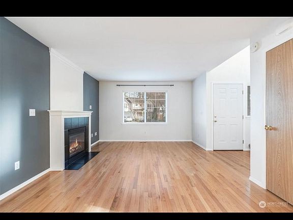 2nd image of 906 27th Ave SE