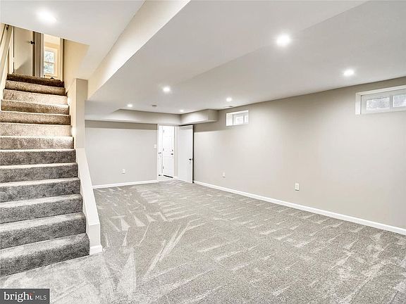 4th image of 2620 Keith St