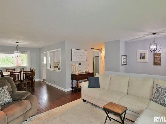 4th image of 2311 W Carriage Ln