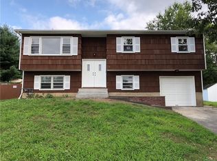17 Eakman Dr, Garnerville, NY 10923