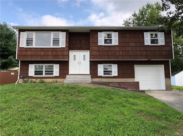 17 Eakman Dr, Garnerville, NY 10923