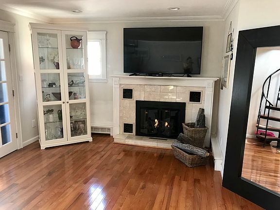3rd image of 75 West Blvd