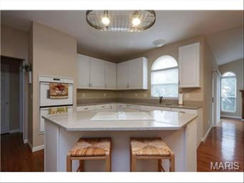 2nd image of 757 Bellerive Manor Dr