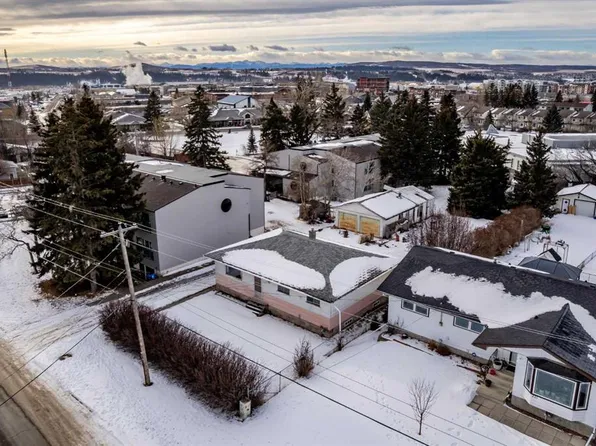 217 E Ross Ave, Cochrane, AB T4C 1C9