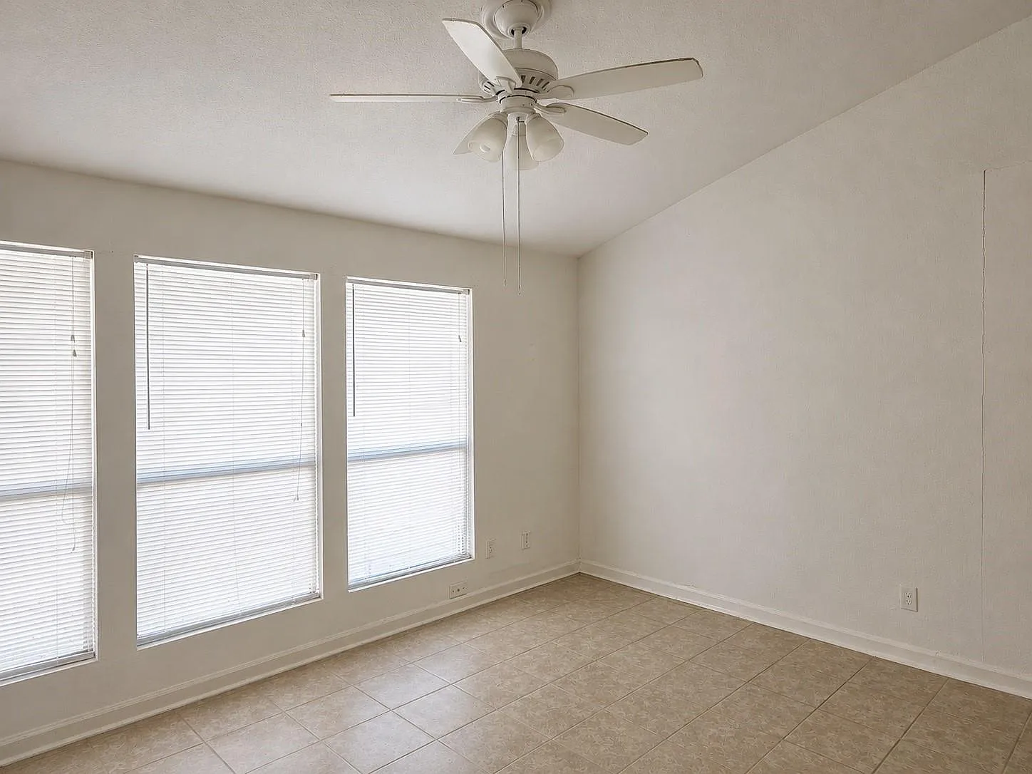2 bed, 1.0 bath, 1114 sqft, $1,300 — Photo 4