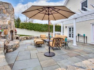 108 Oak St, New Canaan, CT 06840