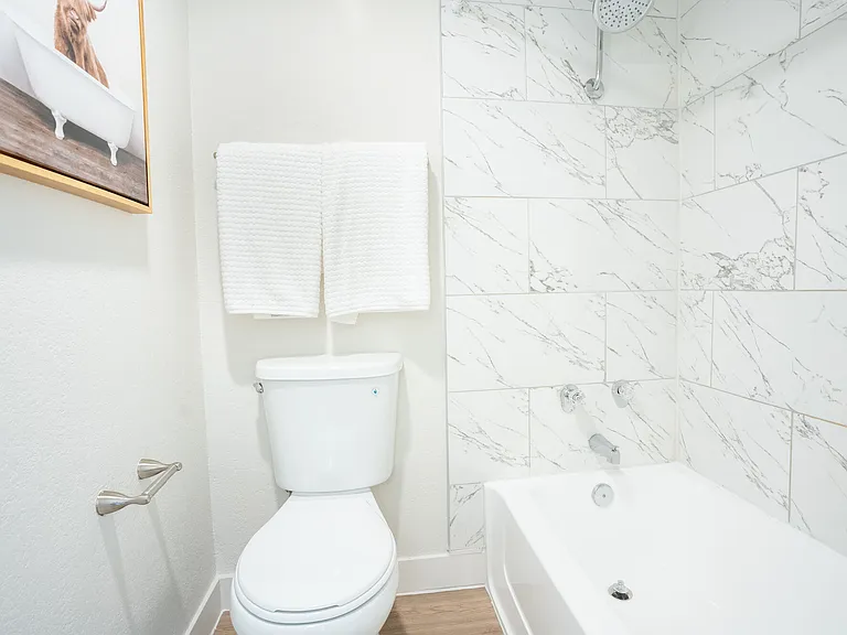 Riverside Apartments — Photo 7