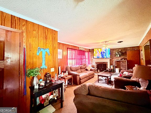 4th image of 218 Railroad St