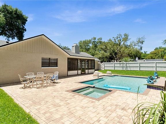 5th image of 937 Red Dandy Dr